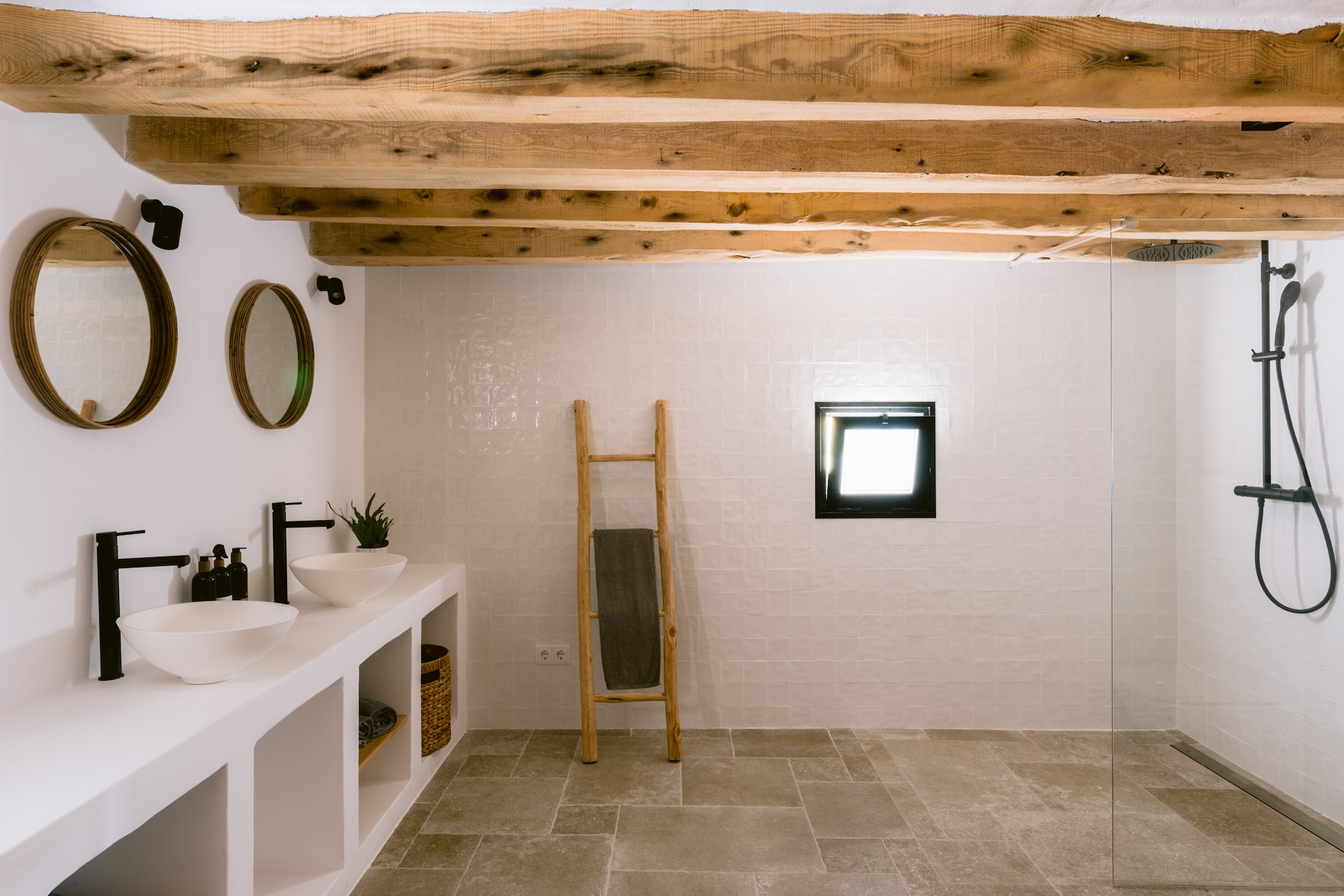 Resa Estates finca sale koop ibiza Jorge bathroom .jpg
